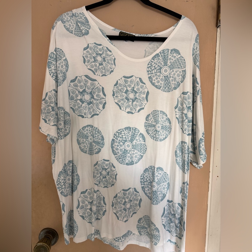 Kahulale'a White and Blue Top